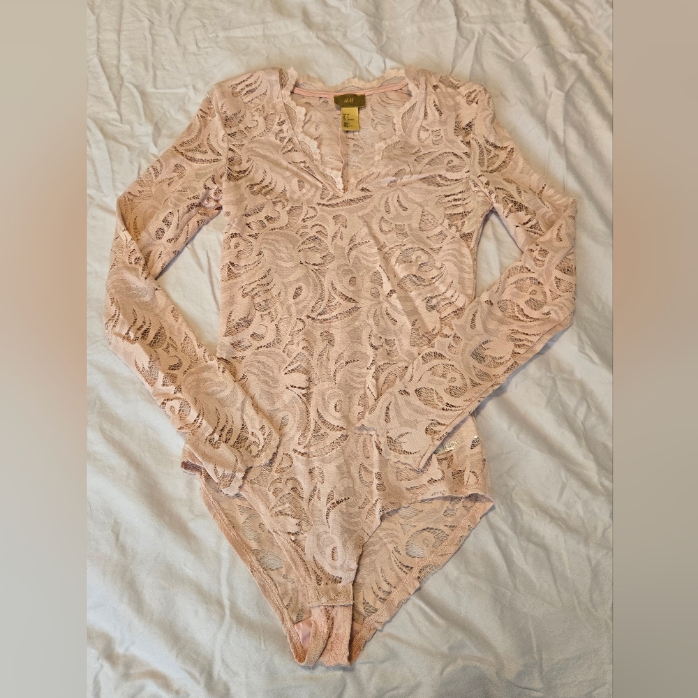 NWOT H&M GOLD LABEL Lace Long Sleeve Bodysuit - Peach. Size 2. - Picture 4 of 12